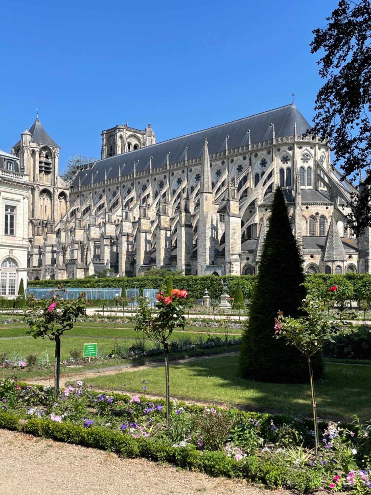 Belle Fontaine Hotel Bourges Bagian luar foto
